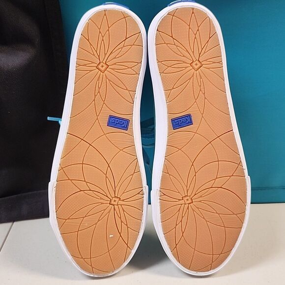 Ked's Kid's 4.5 Pastel Metallic Bright Sneaker - New - Picture 7 of 7